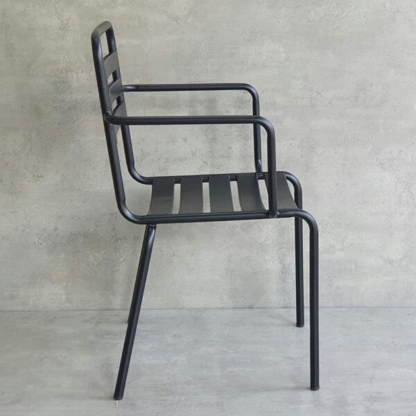 Ghế sắt lưng tựa dáng vuông có tay vịn GHE115