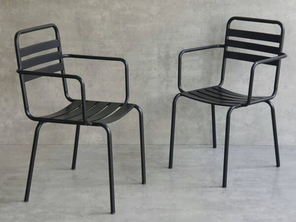 Ghế sắt lưng tựa dáng vuông có tay vịn GHE115