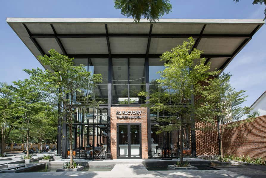 quán cà phê mô hình nhà máy thể hiện dây chuyền pha chế