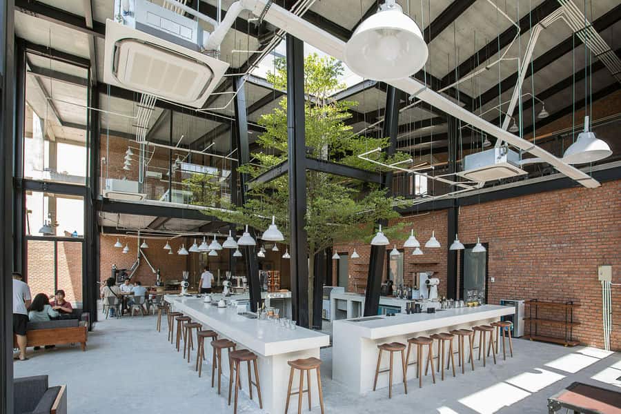 Quầy bar được bố trí xung quanh khu vự