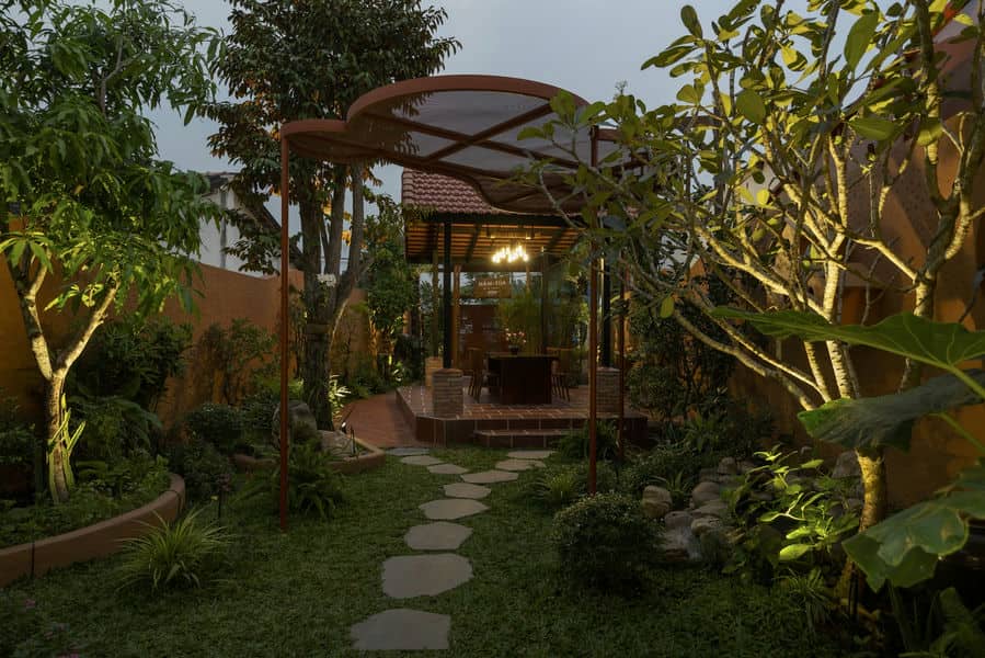 sân vườn kết hợp với nơi uống cà phê hoặc những buổi BBQ ngoài trời